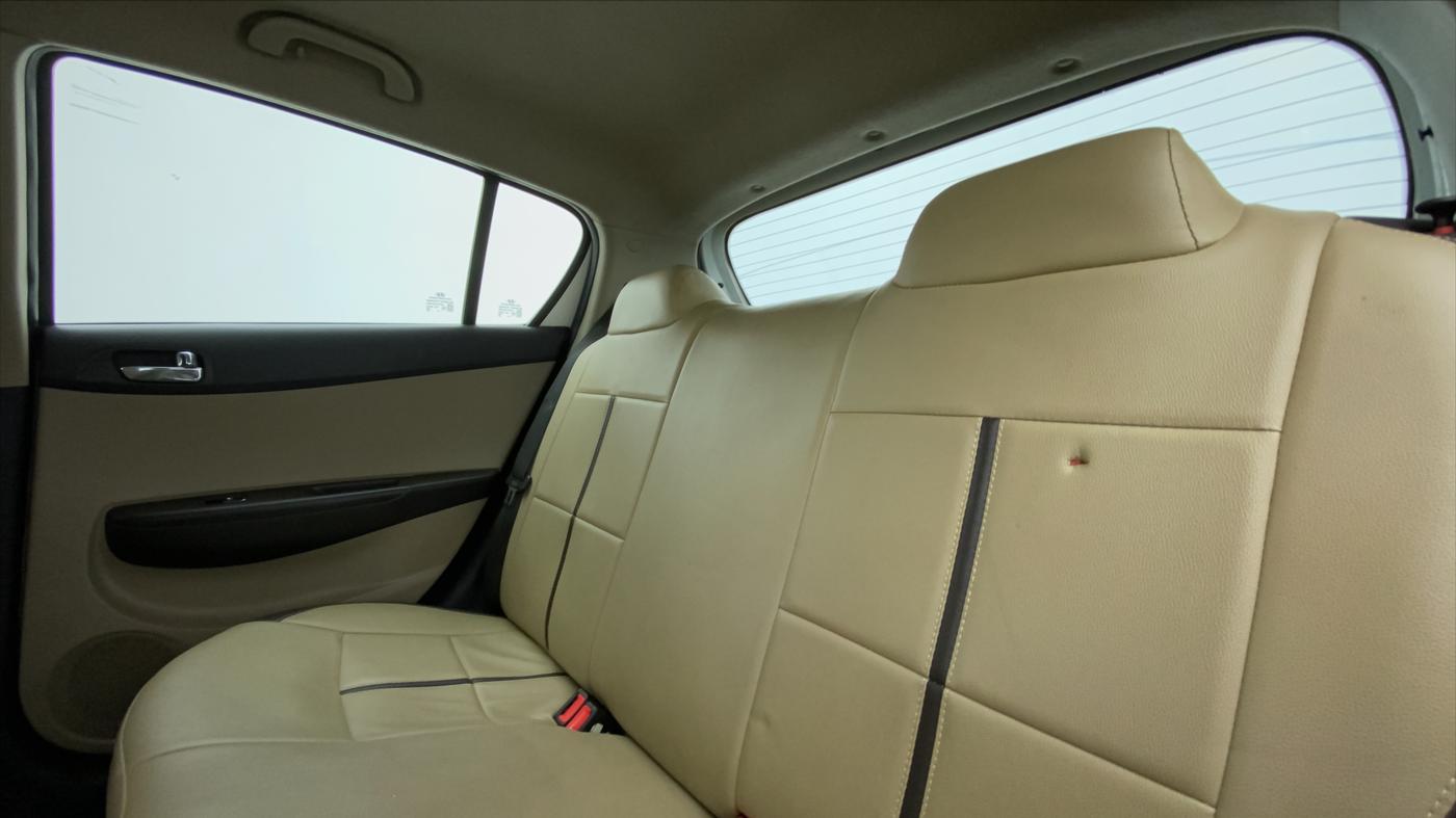 2012 Hyundai i20 MAGNA (O) 1.2, Petrol, Manual, 70,470 km, Right Side Rear Door Cabin