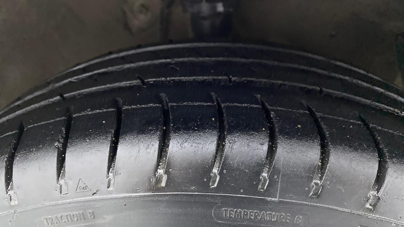 2012 Hyundai i20 MAGNA (O) 1.2, Petrol, Manual, 70,470 km, Right Front Tyre Tread