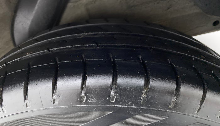 2012 Hyundai i20 MAGNA (O) 1.2, Petrol, Manual, 70,470 km, Left Rear Tyre Tread