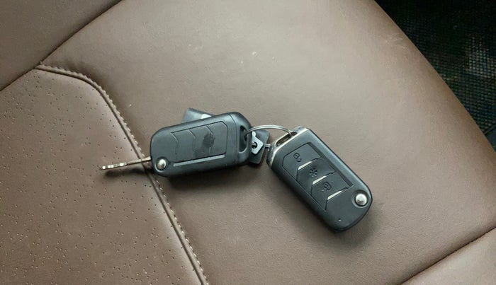 2023 Mahindra Thar LX PETROL HT 4WD AT, Petrol, Automatic, 27,242 km, Key Close Up