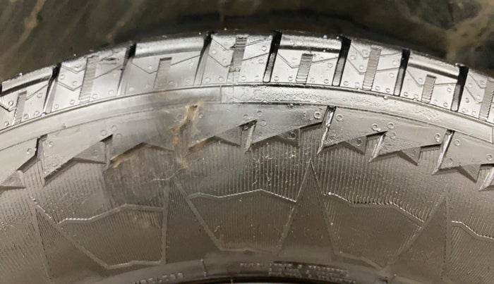 2023 Mahindra Thar LX PETROL HT 4WD AT, Petrol, Automatic, 27,242 km, Left Front Tyre Tread