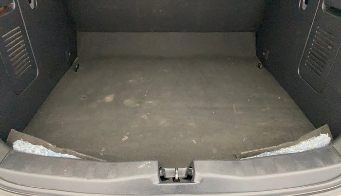 2019 Nissan Kicks XV PREMIUM O DUAL TONE DIESEL, Diesel, Manual, 48,280 km, Boot Inside