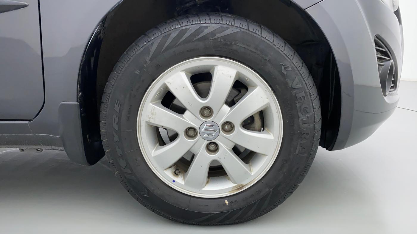 2014 Maruti Ritz ZXI ABS, Petrol, Manual, 69,582 km, Right Front Wheel