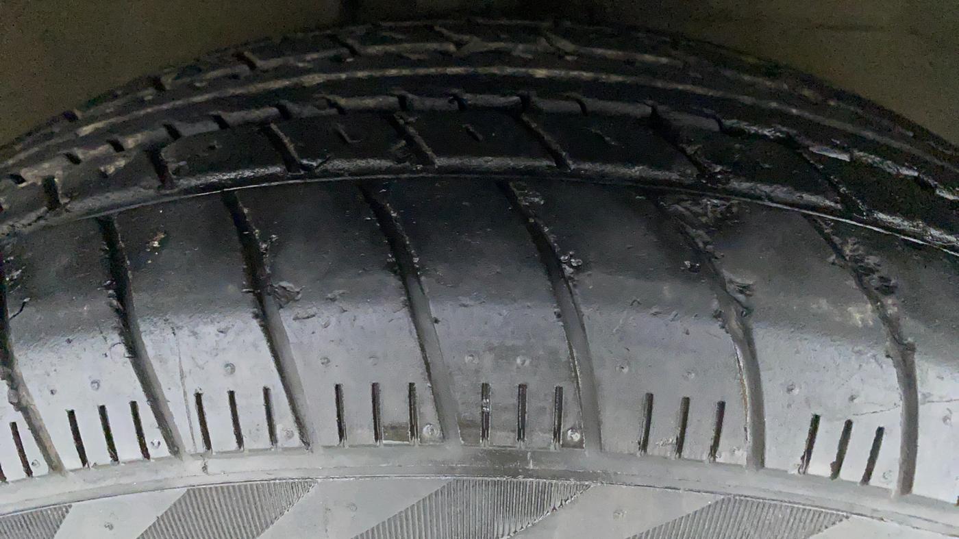 2014 Maruti Ritz ZXI ABS, Petrol, Manual, 69,582 km, Right Front Tyre Tread