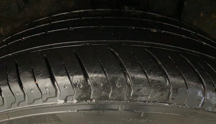 2021 Nissan MAGNITE XE, Petrol, Manual, 32,570 km, Left Rear Tyre Tread