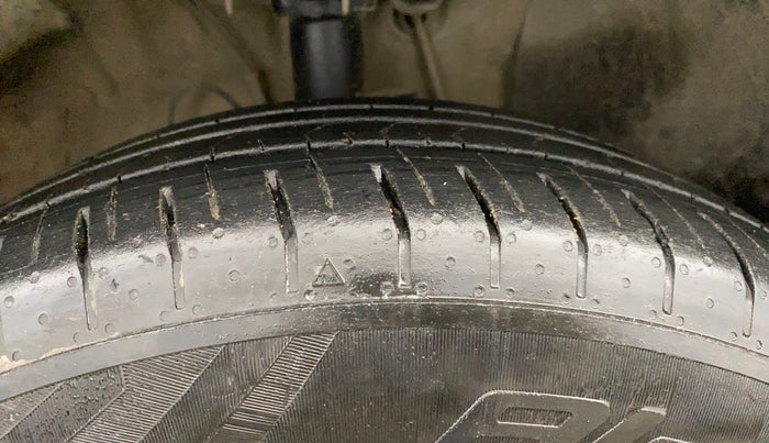 2021 Hyundai VENUE S 1.2, Petrol, Manual, 1,12,675 km, Right Front Tyre Tread