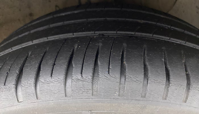 2017 Hyundai Verna 1.6 VTVT SX, Petrol, Manual, 32,015 km, Right Front Tyre Tread