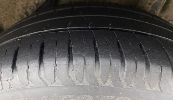 2017 Hyundai Verna 1.6 VTVT SX, Petrol, Manual, 32,015 km, Left Rear Tyre Tread