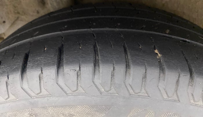 2017 Hyundai Verna 1.6 VTVT SX, Petrol, Manual, 32,015 km, Right Rear Tyre Tread