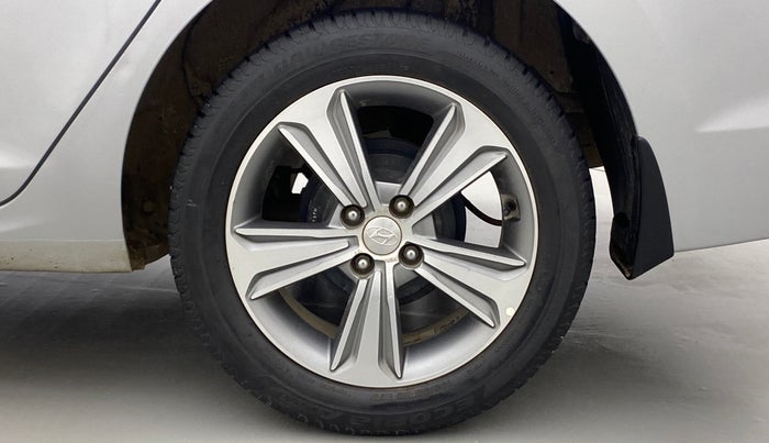 2017 Hyundai Verna 1.6 VTVT SX, Petrol, Manual, 32,015 km, Left Rear Wheel