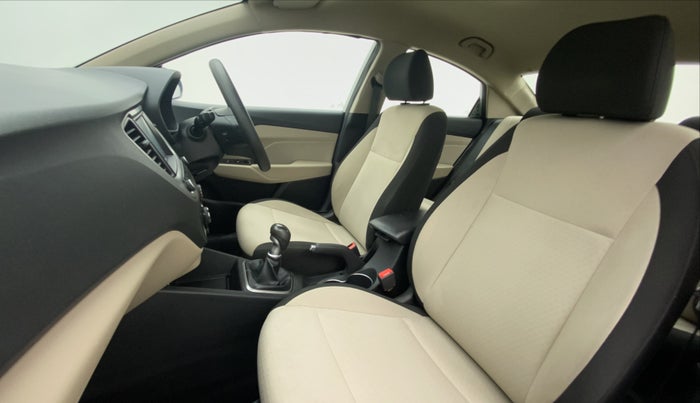 2017 Hyundai Verna 1.6 VTVT SX, Petrol, Manual, 32,015 km, Right Side Front Door Cabin