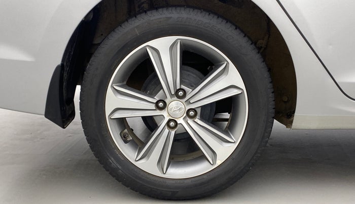 2017 Hyundai Verna 1.6 VTVT SX, Petrol, Manual, 32,015 km, Right Rear Wheel