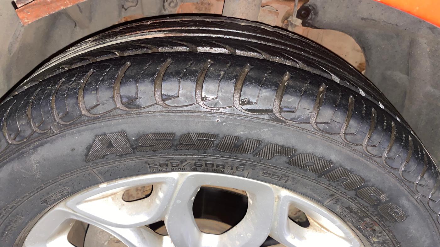2014 Ford Ecosport TITANIUM 1.5L PETROL, Petrol, Manual, 34,883 km, Left Front Tyre Tread
