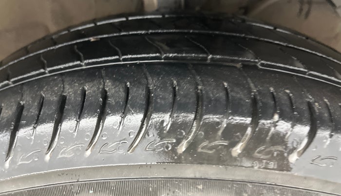 2020 Maruti Baleno DELTA PETROL 1.2, Petrol, Manual, 27,478 km, Right Front Tyre Tread