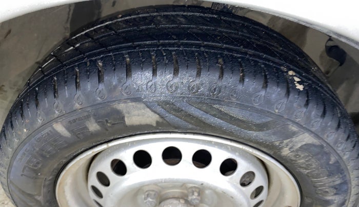 2014 Honda Amaze 1.2L I-VTEC EX, Petrol, Manual, 70,985 km, Right Front Tyre Tread