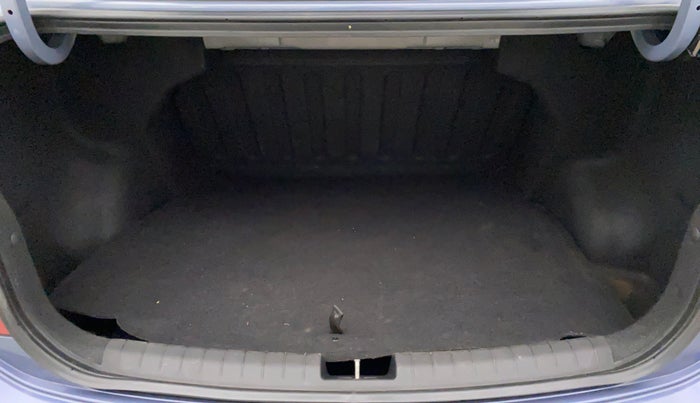 2016 Hyundai Xcent SX 1.2 (O), Petrol, Manual, 81,761 km, Boot Inside