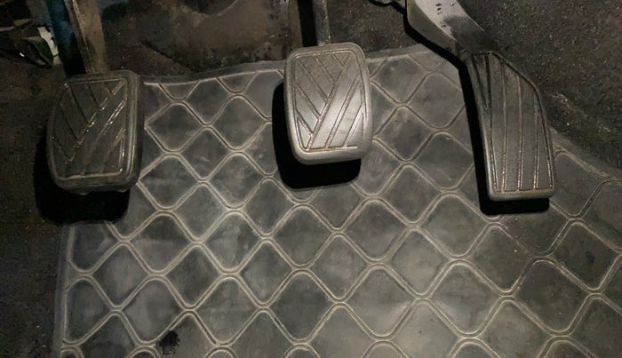 2015 Maruti Swift VXI, Petrol, Manual, 33,785 km, Pedals