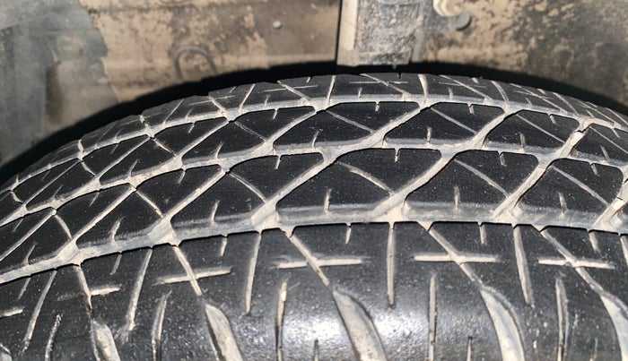 2015 Maruti Swift VXI, Petrol, Manual, 33,785 km, Left Front Tyre Tread