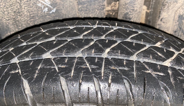 2015 Maruti Swift VXI, Petrol, Manual, 33,785 km, Left Rear Tyre Tread