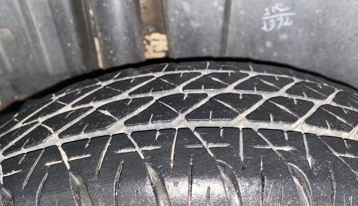 2015 Maruti Swift VXI, Petrol, Manual, 33,785 km, Right Rear Tyre Tread