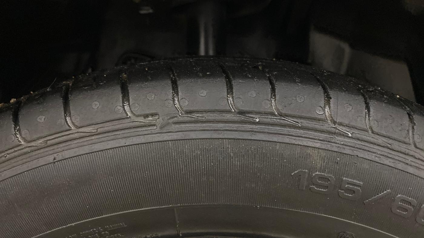 2022 Tata NEXON XM SUNROOF PETROL, Petrol, Manual, 54,677 km, Right Front Tyre Tread