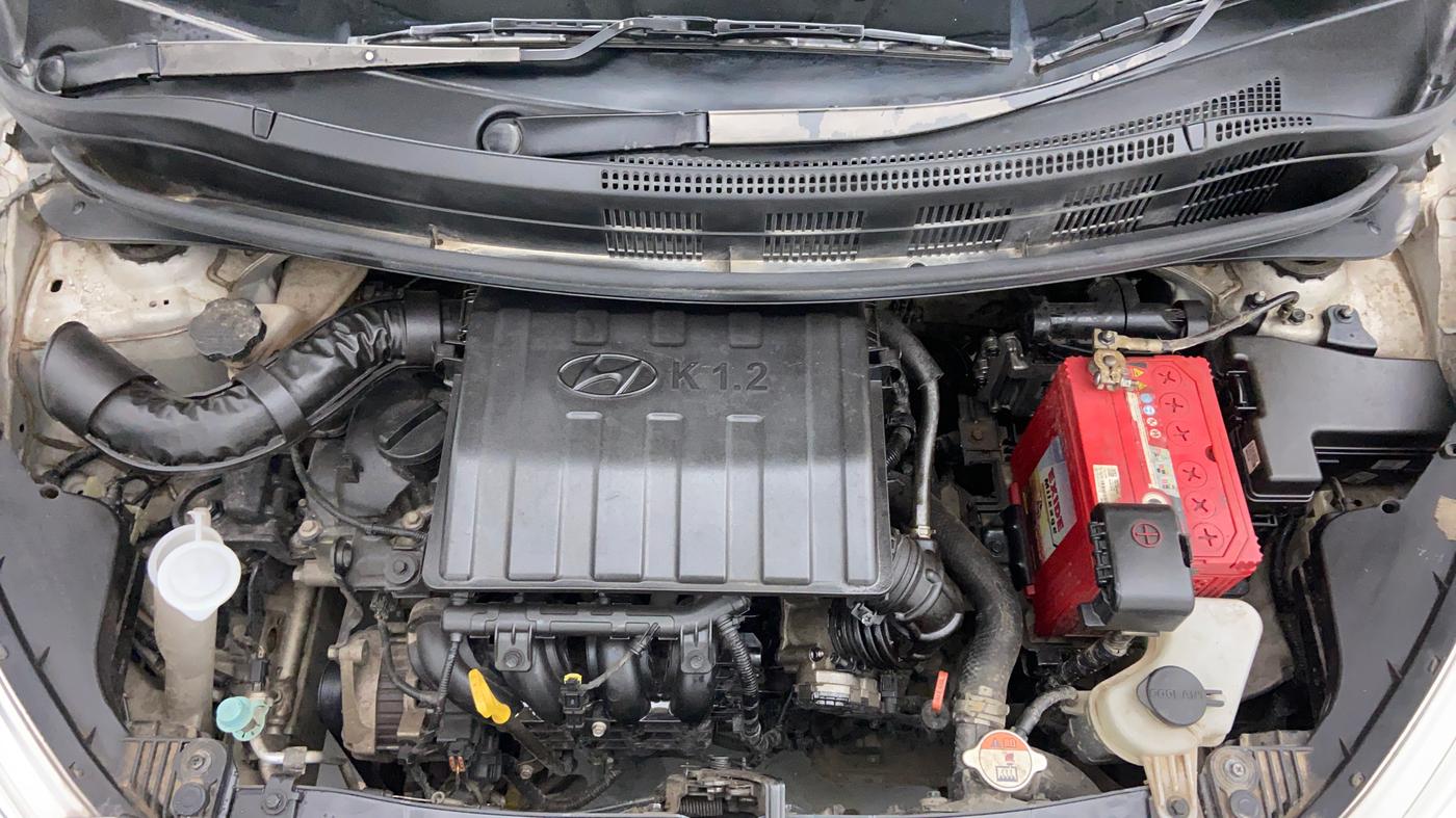 2016 Hyundai Grand i10 ASTA AT 1.2 KAPPA VTVT, Petrol, Automatic, 30,733 km, Engine Bonet View