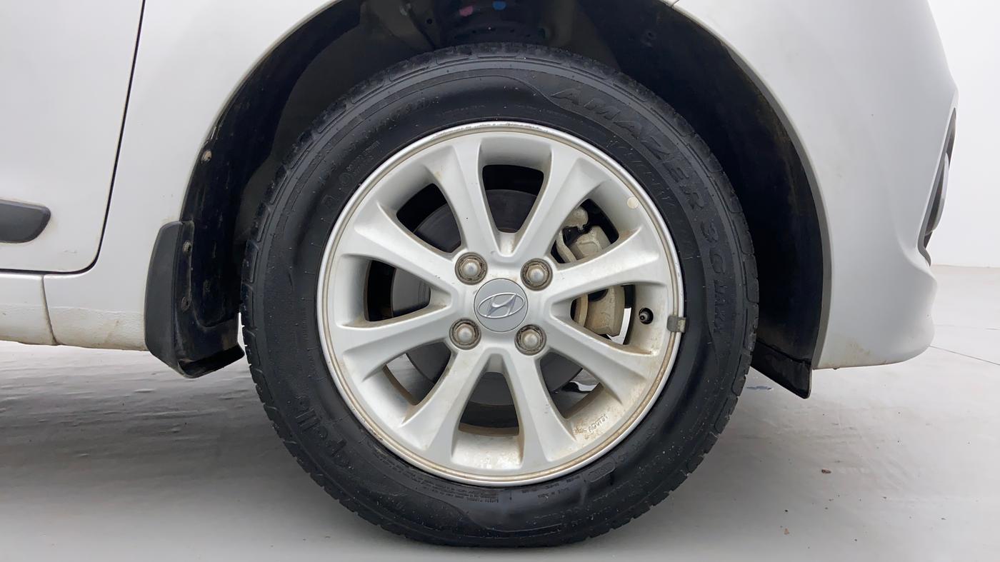 2016 Hyundai Grand i10 ASTA AT 1.2 KAPPA VTVT, Petrol, Automatic, 30,733 km, Right Front Tyre