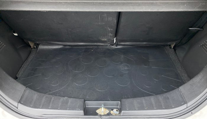 2015 Maruti Wagon R Stingray VXI, Petrol, Manual, 33,371 km, Boot Inside