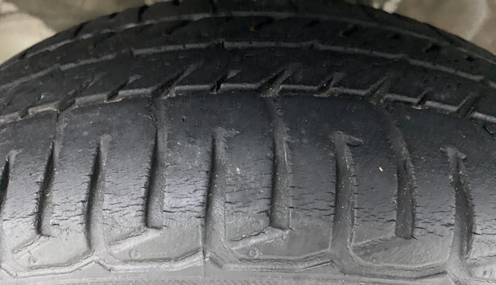 2015 Maruti Wagon R Stingray VXI, Petrol, Manual, 33,371 km, Left Front Tyre Tread