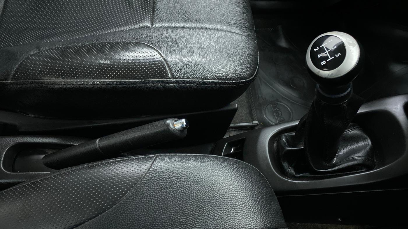 2015 Maruti Wagon R Stingray VXI, Petrol, Manual, 33,371 km, Gear Lever
