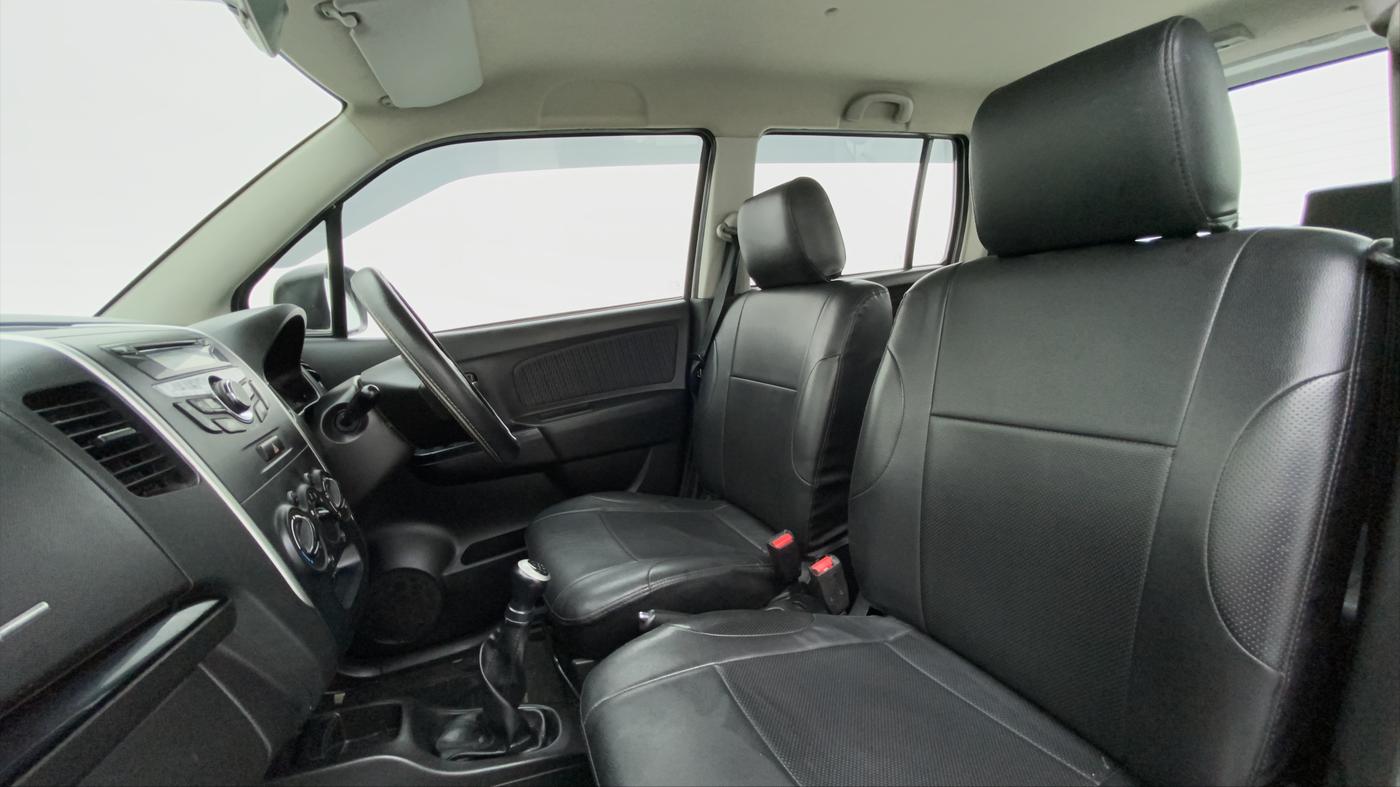 2015 Maruti Wagon R Stingray VXI, Petrol, Manual, 33,371 km, Right Side Front Door Cabin