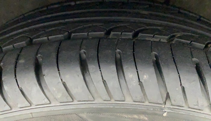 2013 Hyundai i20 SPORTZ 1.2, Petrol, Manual, 73,557 km, Right Front Tyre Tread