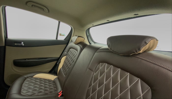2013 Hyundai i20 SPORTZ 1.2, Petrol, Manual, 73,557 km, Right Side Rear Door Cabin