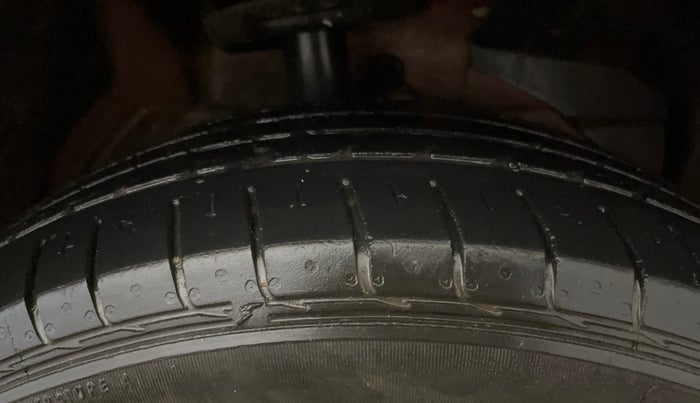 2020 MG HECTOR SHARP 1.5 DCT PETROL, Petrol, Automatic, 40,748 km, Right Front Tyre Tread