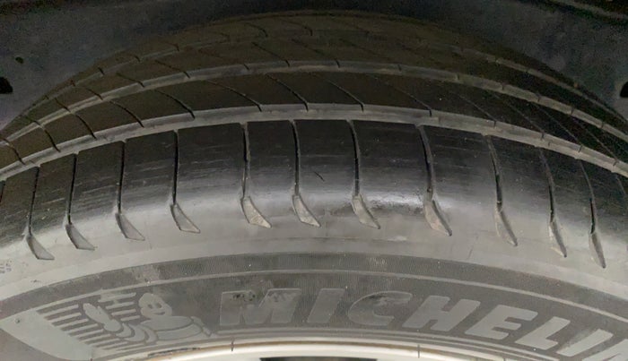 2017 Toyota Innova Crysta 2.8 GX AT 7 STR, Diesel, Automatic, 1,05,022 km, Left Rear Tyre Tread