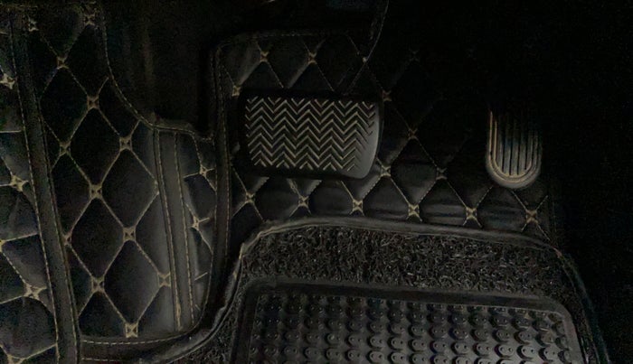 2017 Toyota Innova Crysta 2.8 GX AT 7 STR, Diesel, Automatic, 1,05,022 km, Pedals