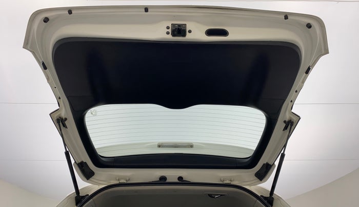 2017 Toyota Innova Crysta 2.8 GX AT 7 STR, Diesel, Automatic, 1,05,022 km, Boot Door Open