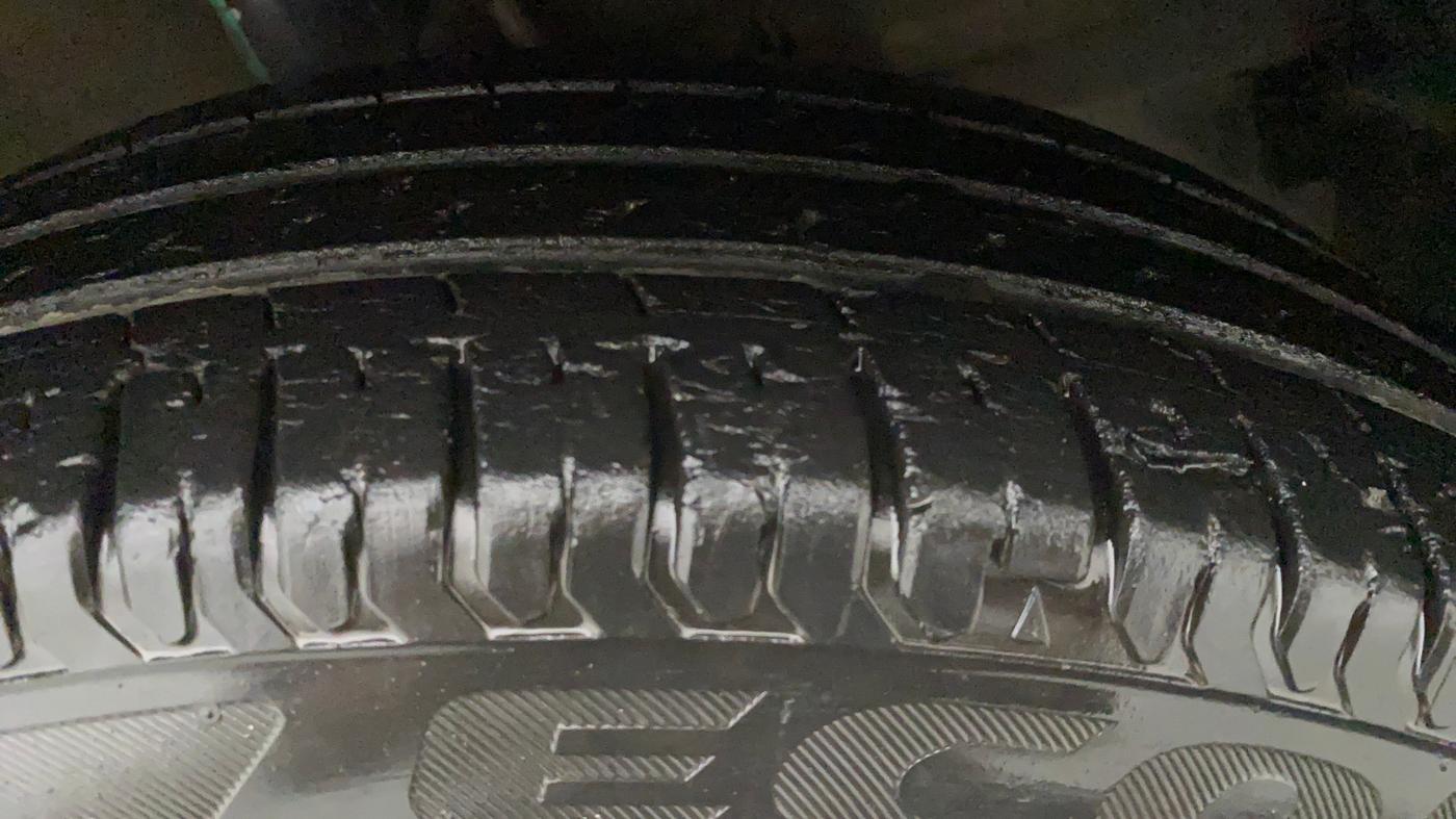 2017 Maruti Dzire VXI AMT, Petrol, Automatic, 88,813 km, Left Front Tyre Tread