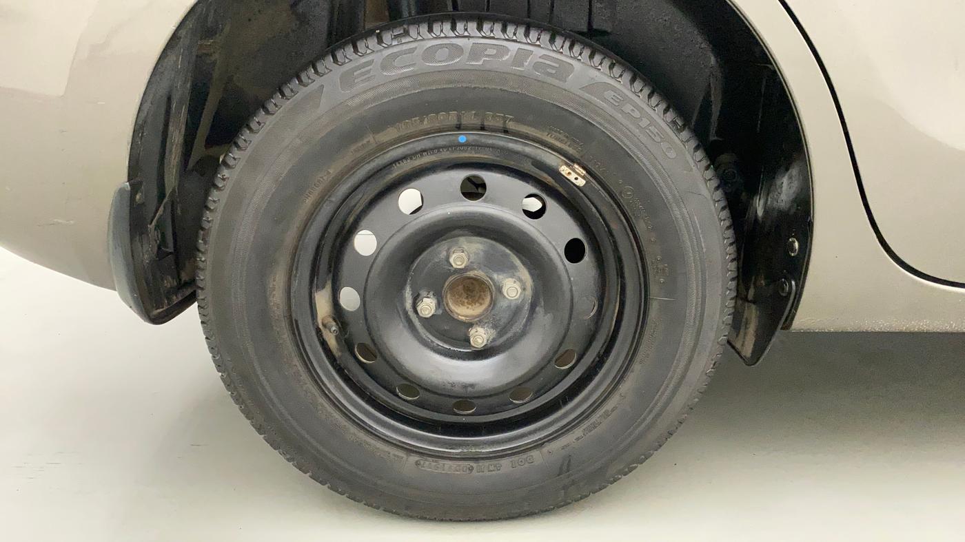 2017 Maruti Dzire VXI AMT, Petrol, Automatic, 88,813 km, Right Rear Wheel