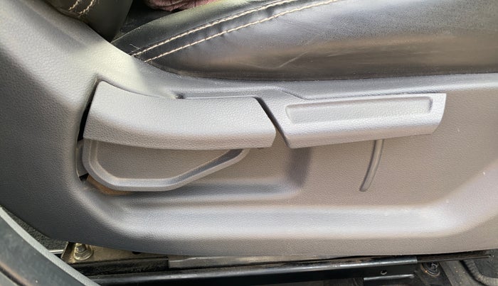 2023 Hyundai GRAND I10 NIOS SPORTZ 1.2 KAPPA VTVT CNG, CNG, Manual, 83,091 km, Driver Side Adjustment Panel