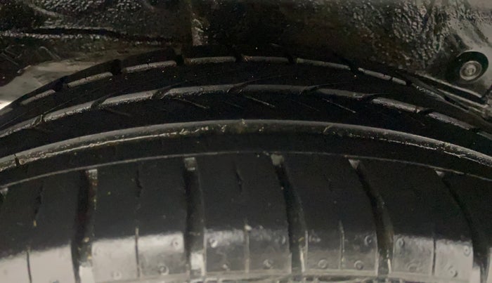2015 Toyota Etios CROSS 1.2 G, Petrol, Manual, 81,892 km, Right Rear Tyre Tread
