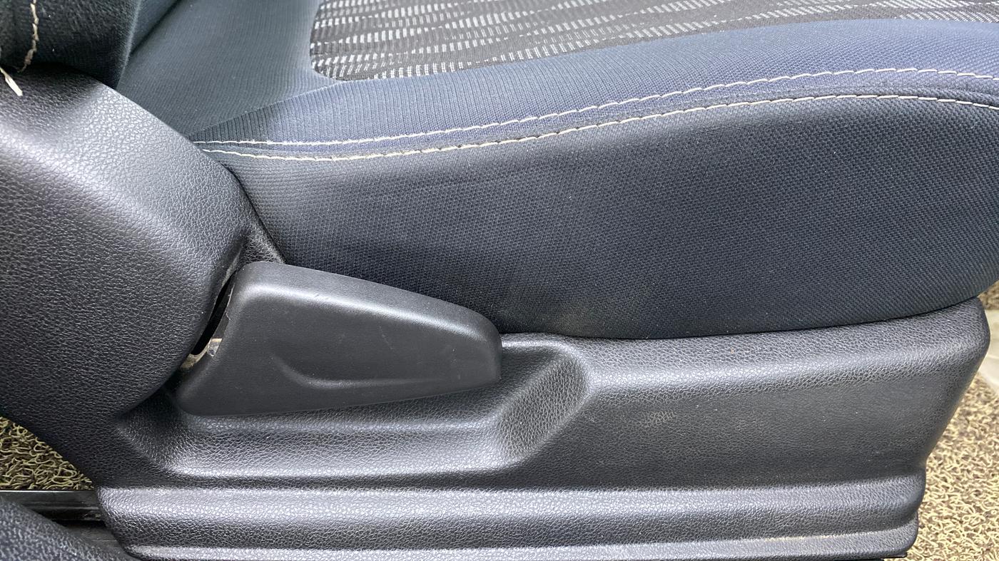 2019 Renault Kwid 1.0 RXT Opt, Petrol, Manual, 31,022 km, Driver Side Adjustment Panel