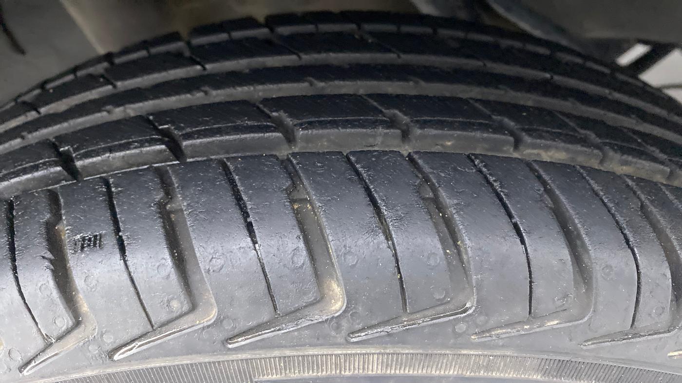 2019 Renault Kwid 1.0 RXT Opt, Petrol, Manual, 31,022 km, Right Rear Tyre Tread