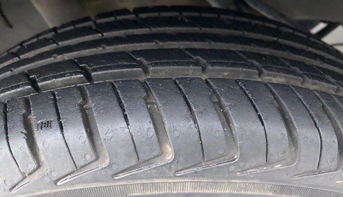 2019 Renault Kwid 1.0 RXT Opt, Petrol, Manual, 31,022 km, Right Rear Tyre Tread