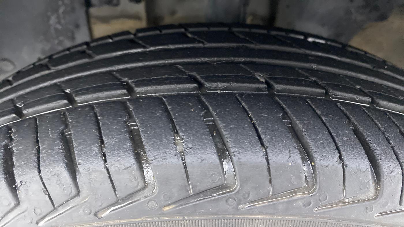 2019 Renault Kwid 1.0 RXT Opt, Petrol, Manual, 31,022 km, Left Front Tyre Tread