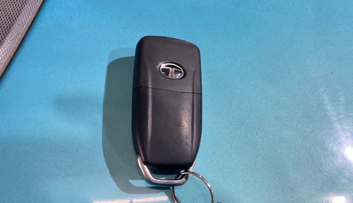 2025 Tata Tiago XZ PLUS DUAL TONE PETROL, Petrol, Manual, 9,044 km, Key Close Up