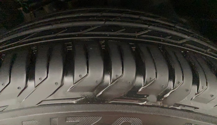 2019 Jeep Compass LIMITED PLUS PETROL AT, Petrol, Automatic, 33,688 km, Left Front Tyre Tread