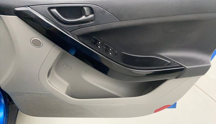 2017 Tata NEXON XM PETROL, CNG, Manual, 50,623 km, Driver Side Door Panels Control