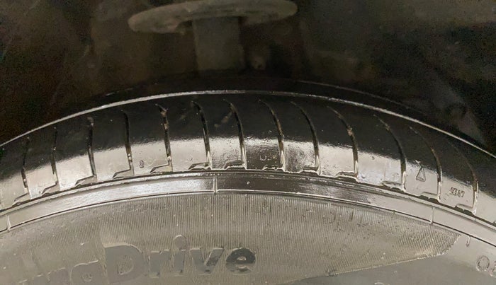 2023 Maruti Swift ZXI CNG, CNG, Manual, 38,643 km, Right Front Tyre Tread