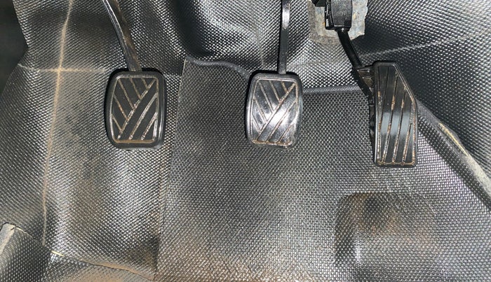 2023 Maruti Swift ZXI CNG, CNG, Manual, 38,643 km, Pedals